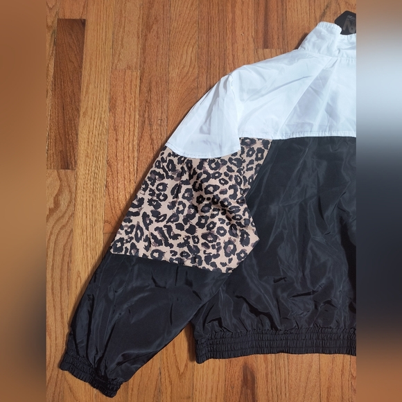 NWT New Look Sport wind suit cropped jacket, women's 3X, animal print - Picture 9 of 11